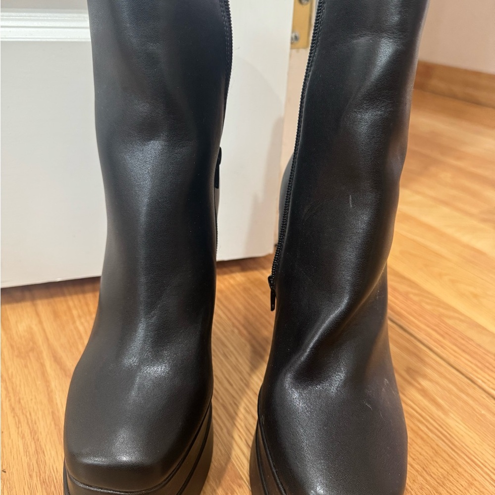 Forever 21 Black Heeled Boots Sleek Minimalist Design